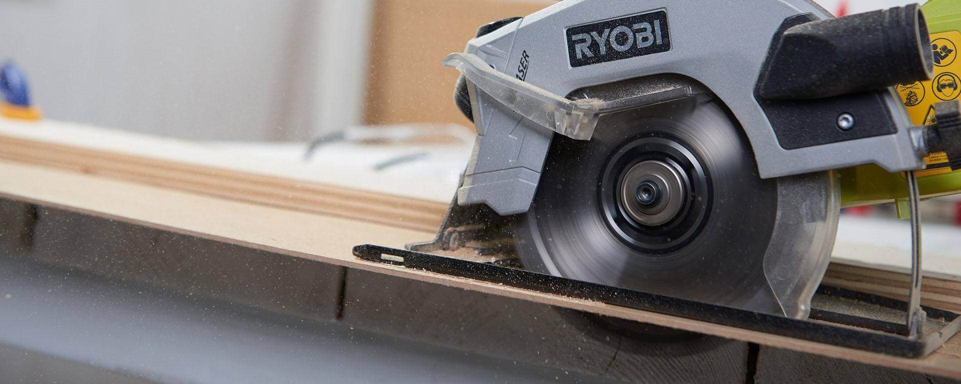 Fabriquer un guide de coupe pour sa scie circulaire Réaliser des coupes droites